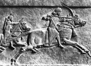 Archer assyrien à cheval